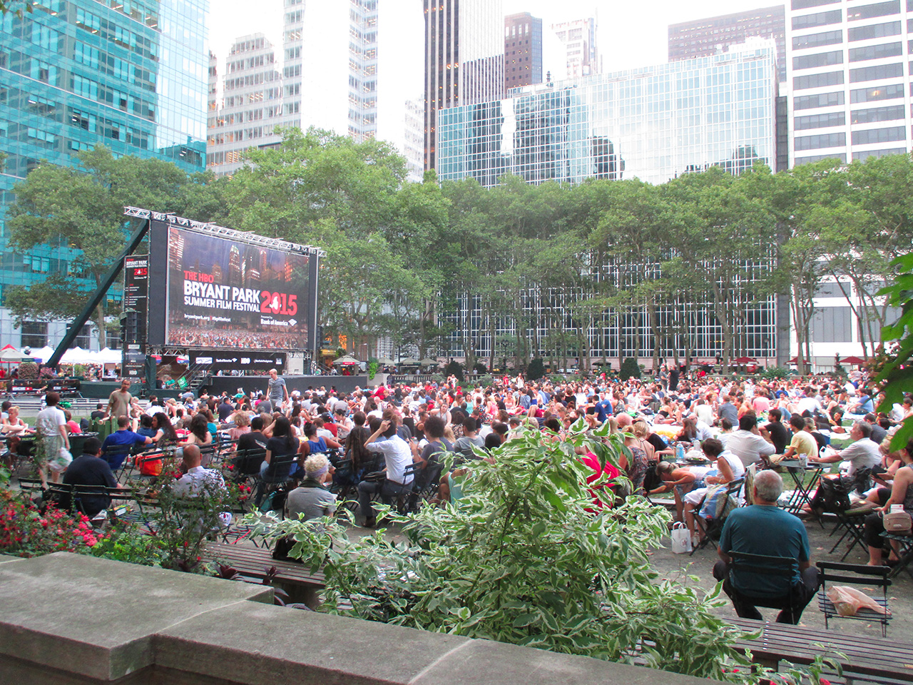 Bryant Park cinéma été,
Credit Photo Brecht Bug via Flickr