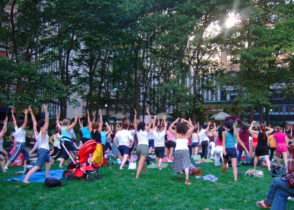 Bryant Park yoga New York,
Credit Photo Sean Savage via Flickr