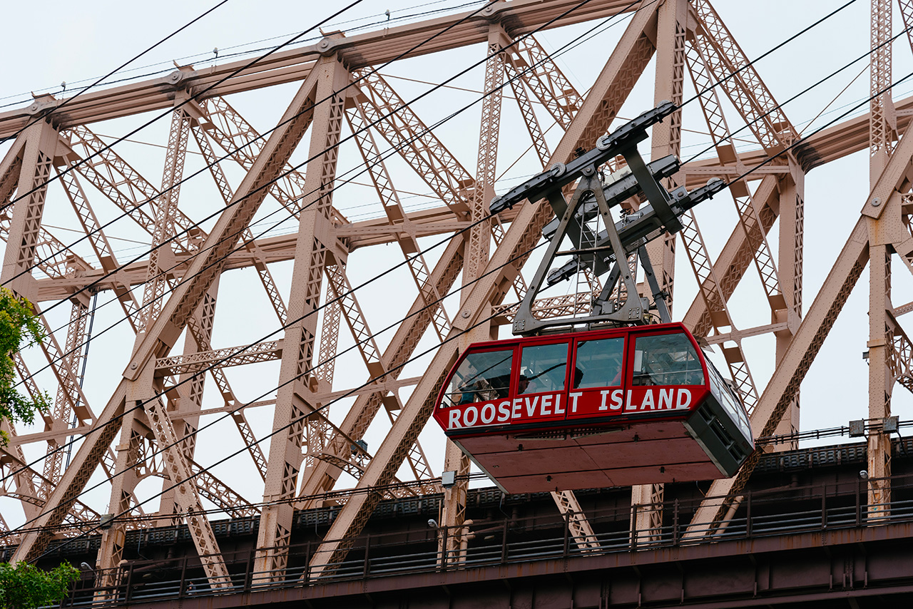 Roosevelt island tramway pont metallique new york
Credit Photo JJFarquitectos via Envato